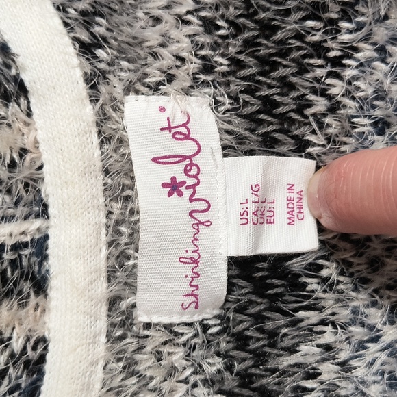 Shrinking Violet, size large, tribal print blue and white - Picture 2 of 5